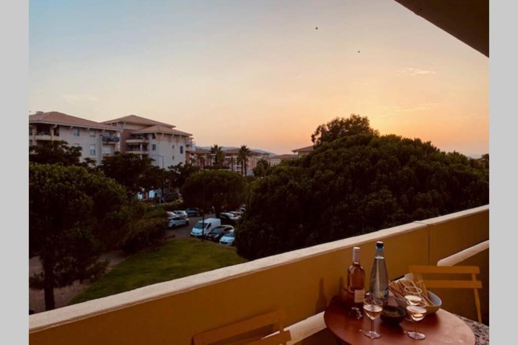 Superbe Appartement A 100M De La Mer, Et A Cote De La Base Nature เฟรฌูส ภายนอก รูปภาพ
